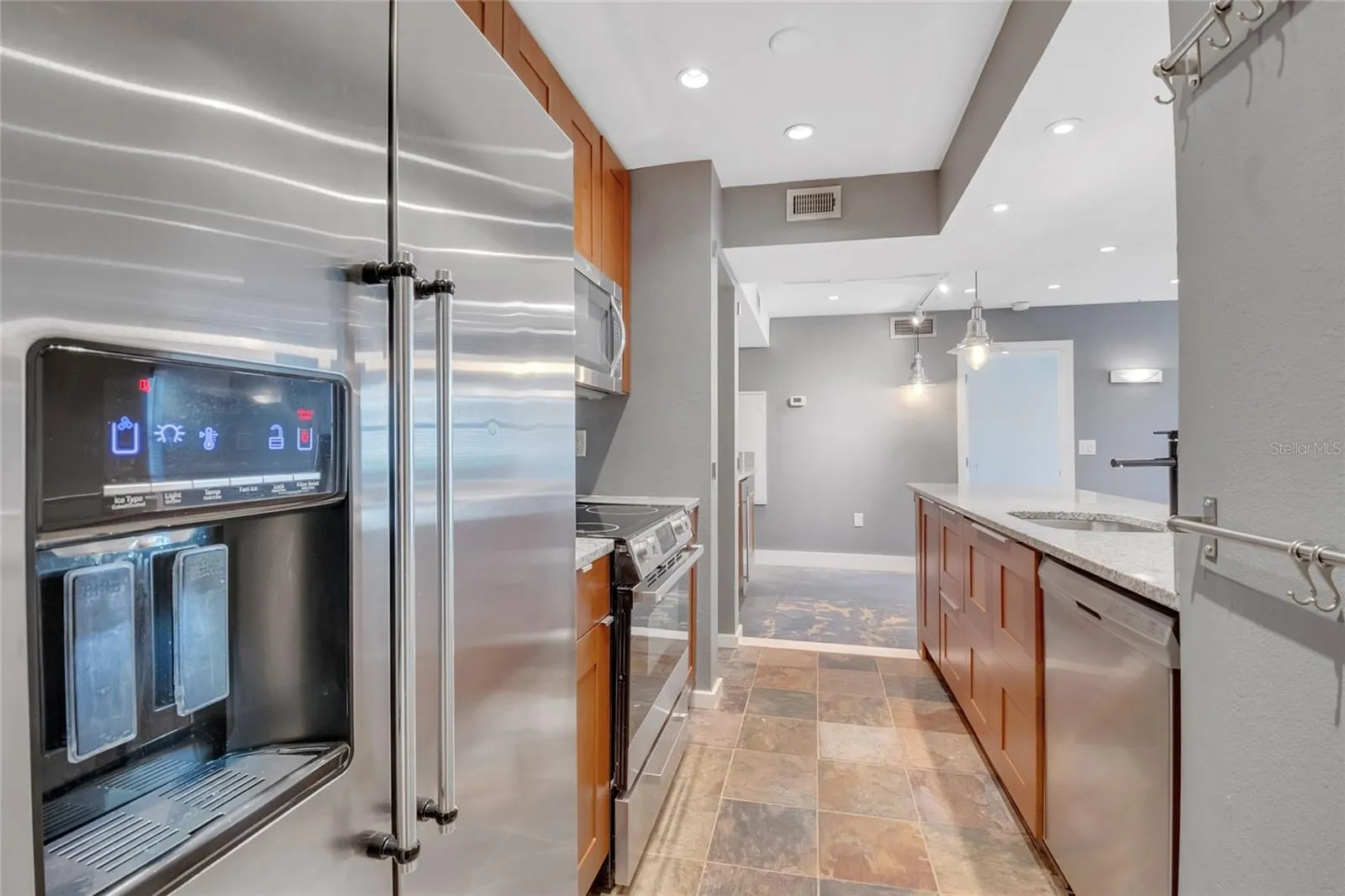 3034 PARKWAY BLVD #102, #102