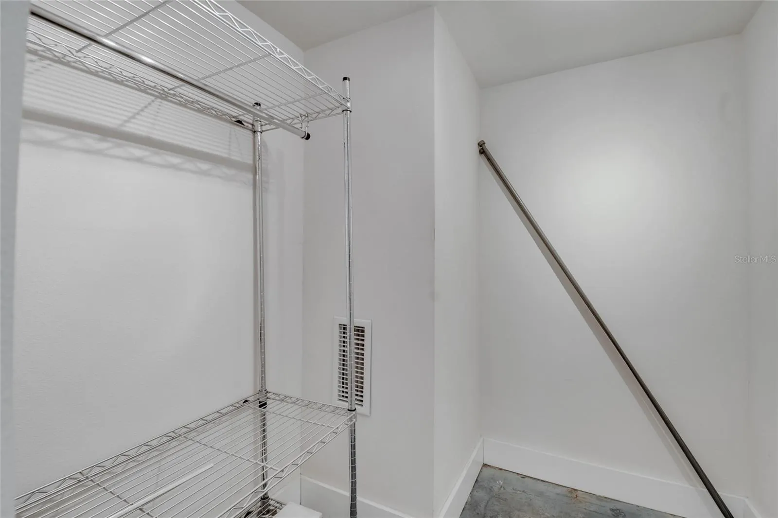 3034 PARKWAY BLVD #102, #102