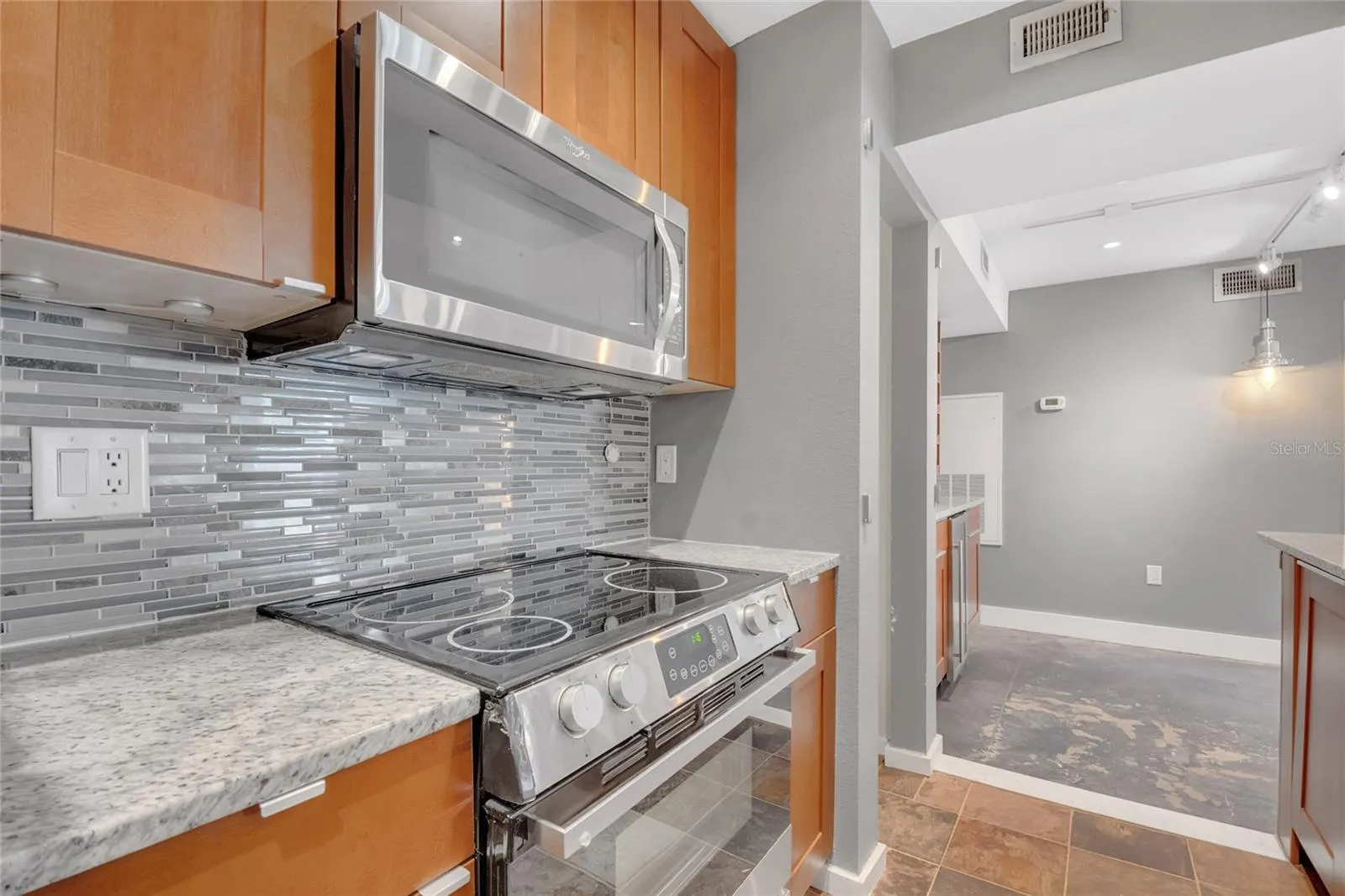 3034 PARKWAY BLVD #102, #102