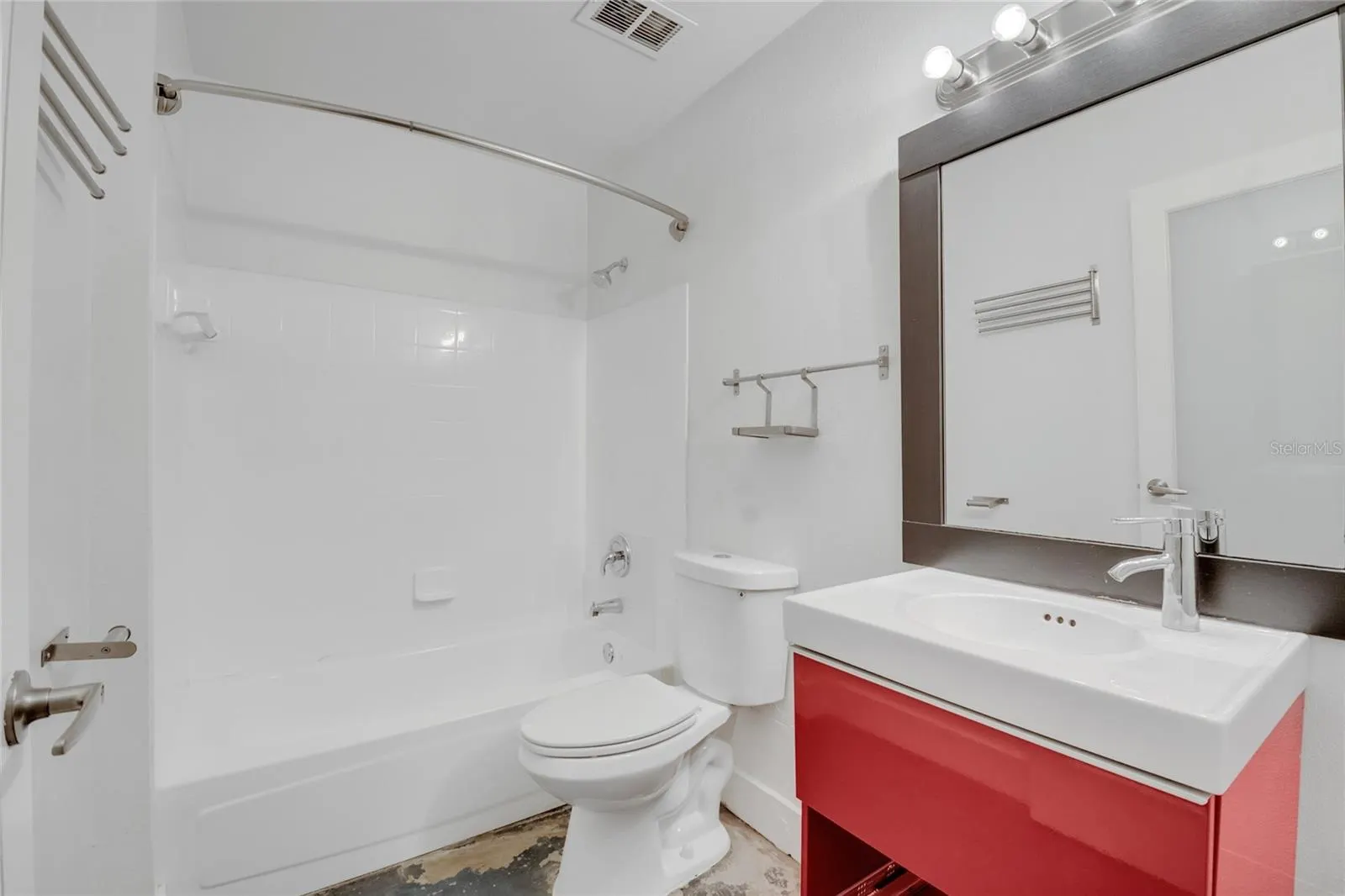 3034 PARKWAY BLVD #102, #102