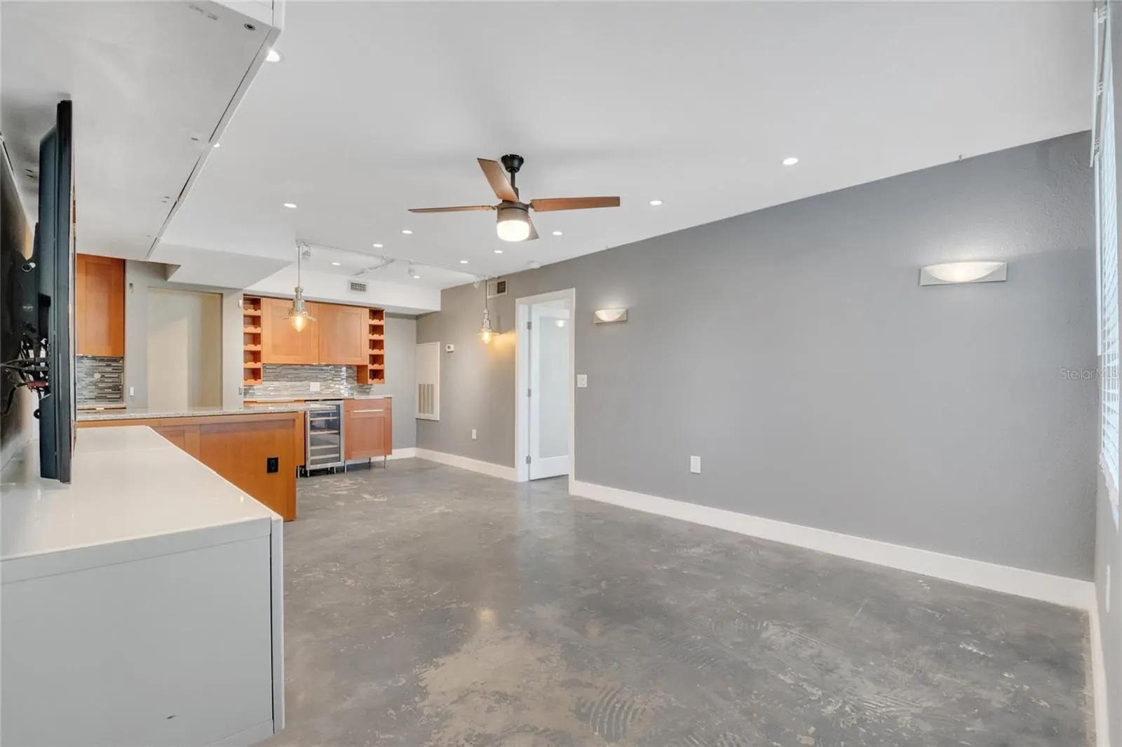 3034 PARKWAY BLVD #102, #102