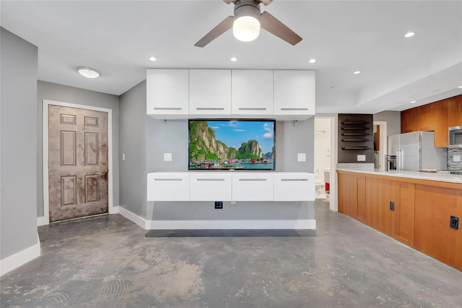 3034 PARKWAY BLVD #102, #102