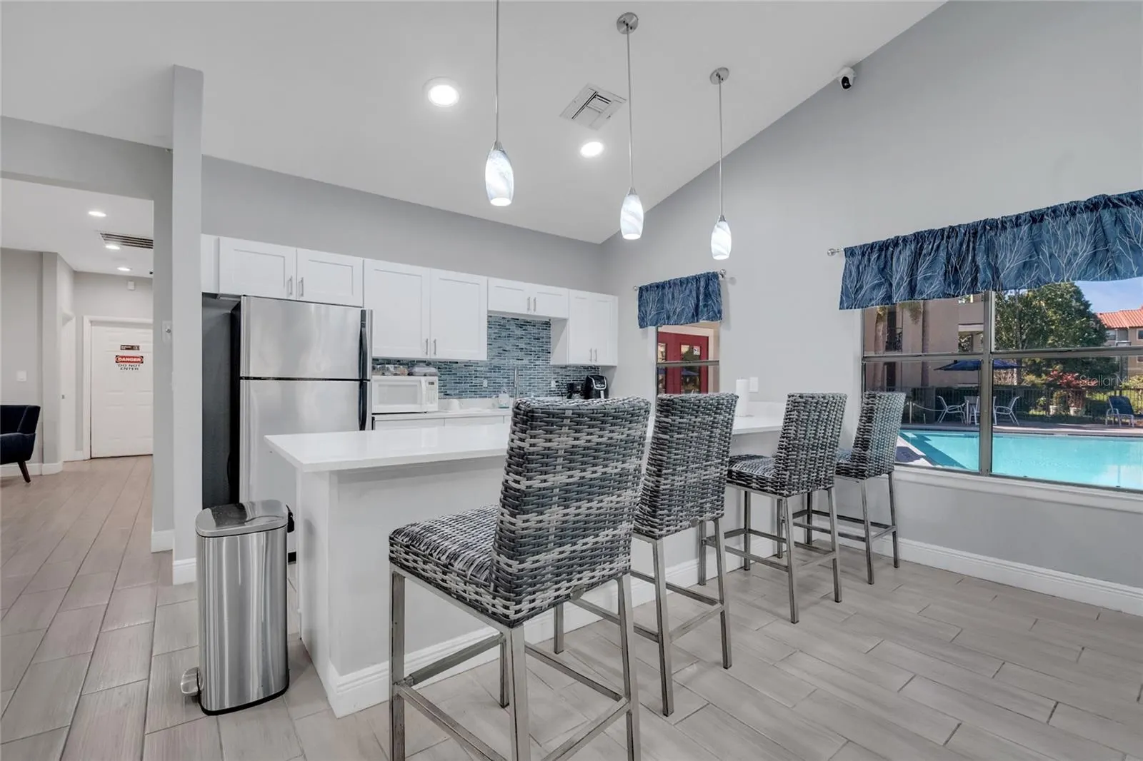 3028 PARKWAY BLVD #104, #104