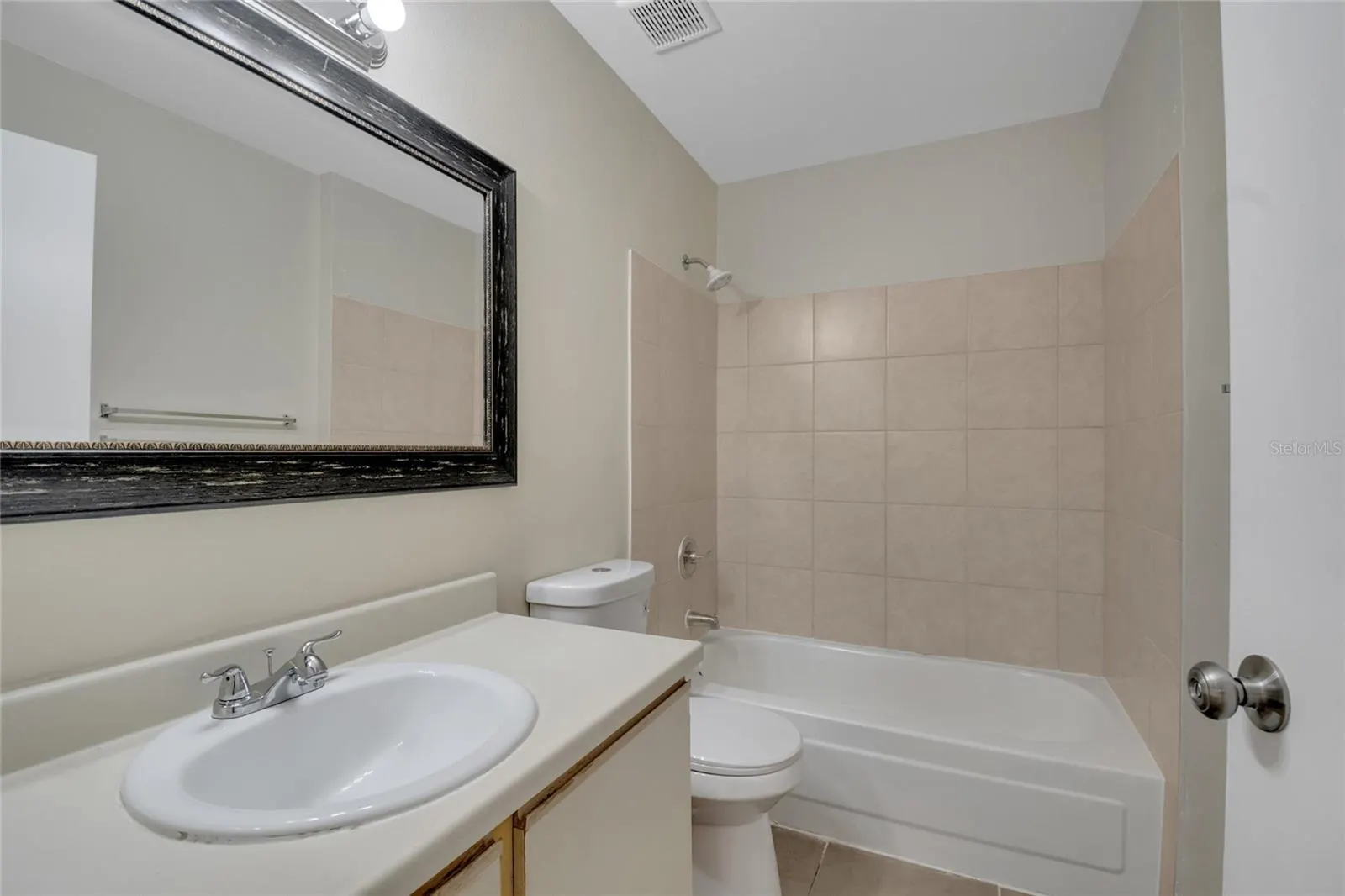 3028 PARKWAY BLVD #104, #104