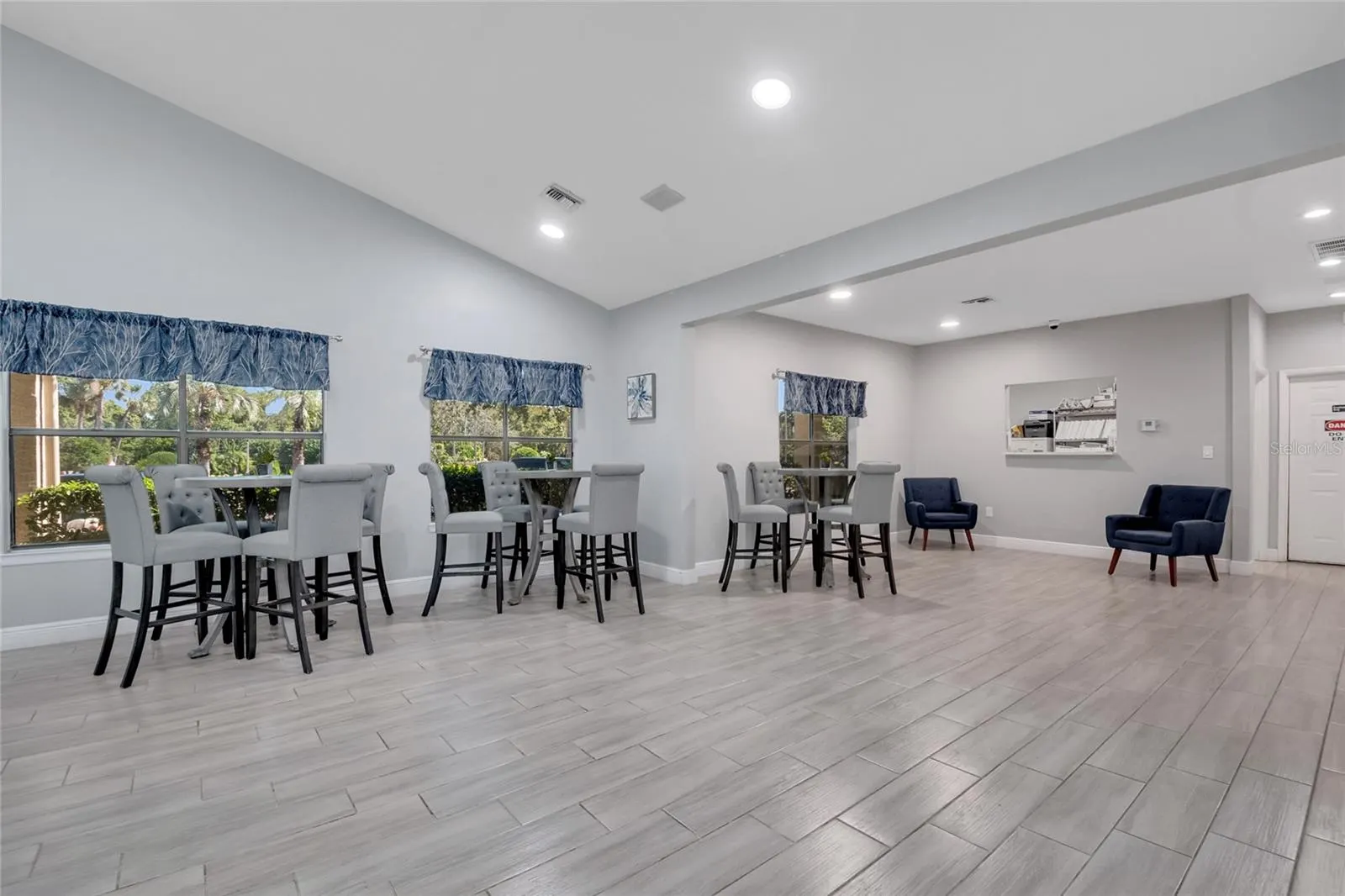 3028 PARKWAY BLVD #104, #104