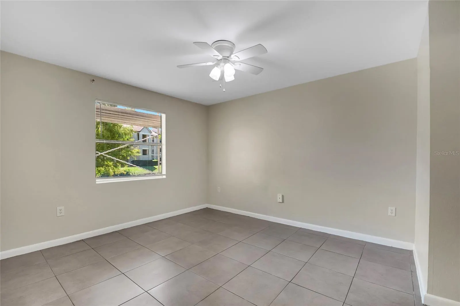 3028 PARKWAY BLVD #104, #104