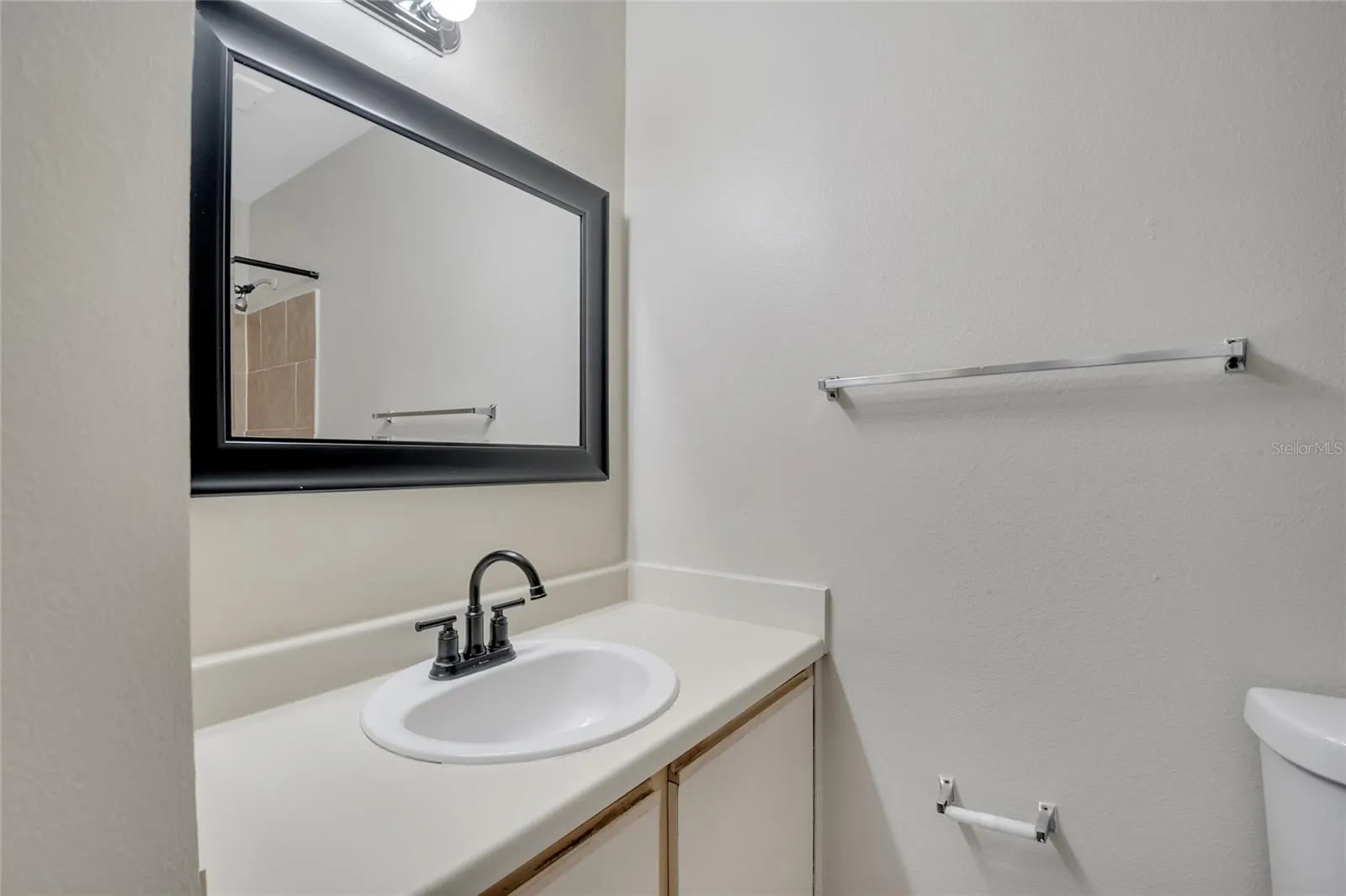 3028 PARKWAY BLVD #104, #104