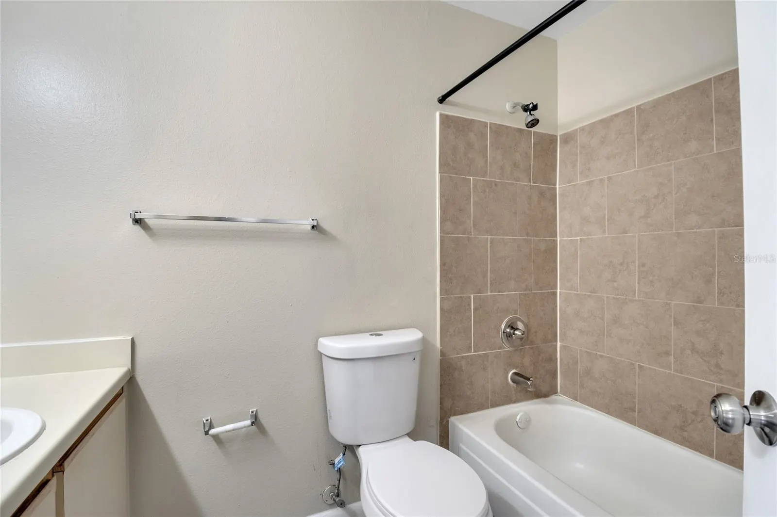 3028 PARKWAY BLVD #104, #104