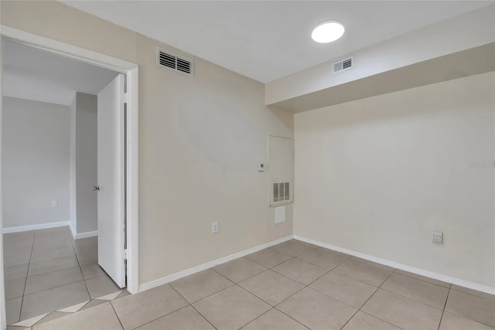 3028 PARKWAY BLVD #104, #104