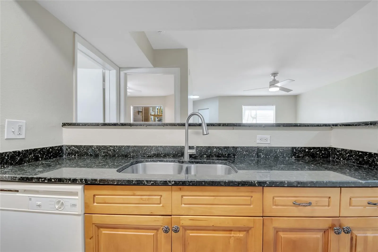 3028 PARKWAY BLVD #104, #104