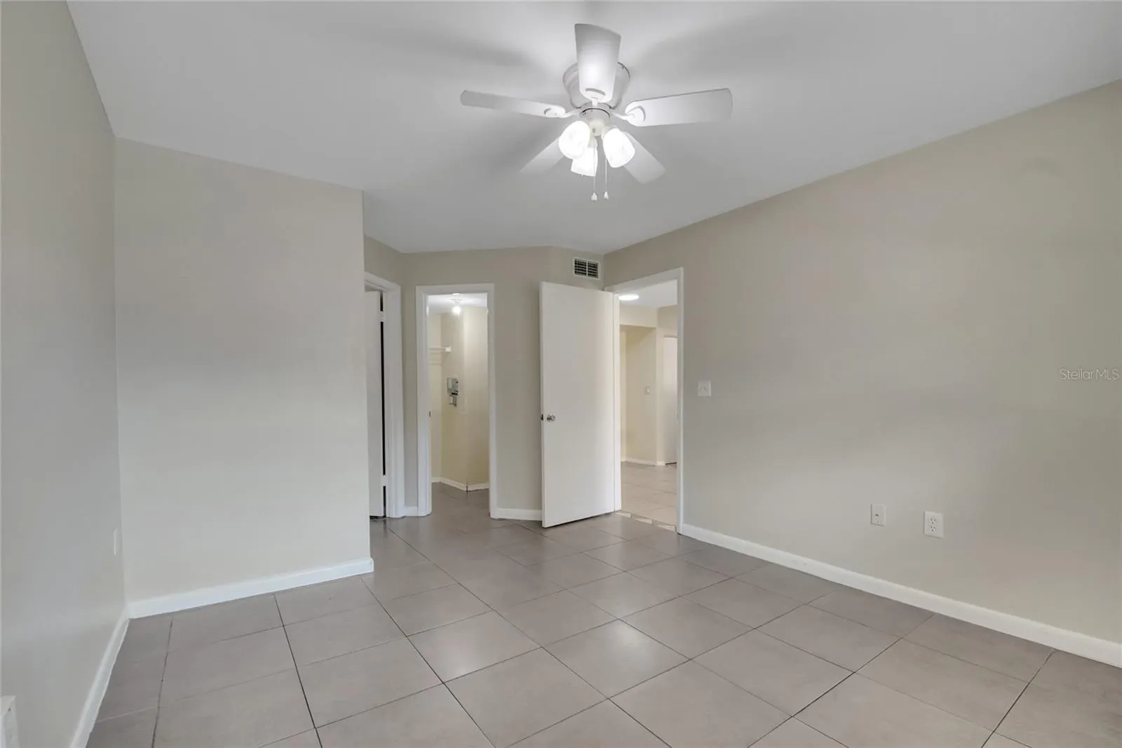3028 PARKWAY BLVD #104, #104