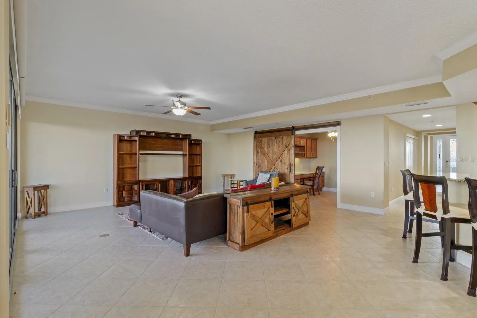 111 E MONUMENT AVE #705, #705