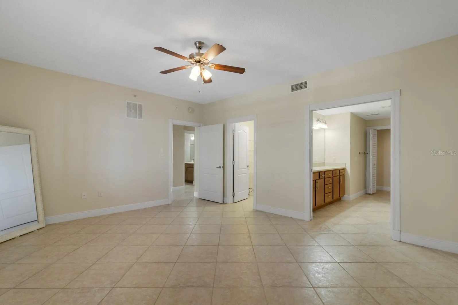 111 E MONUMENT AVE #705, #705