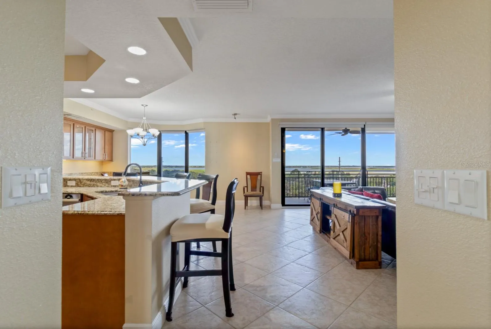 111 E MONUMENT AVE #705, #705