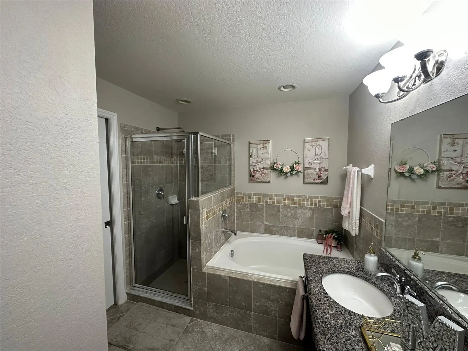 1071 CONDOR DR