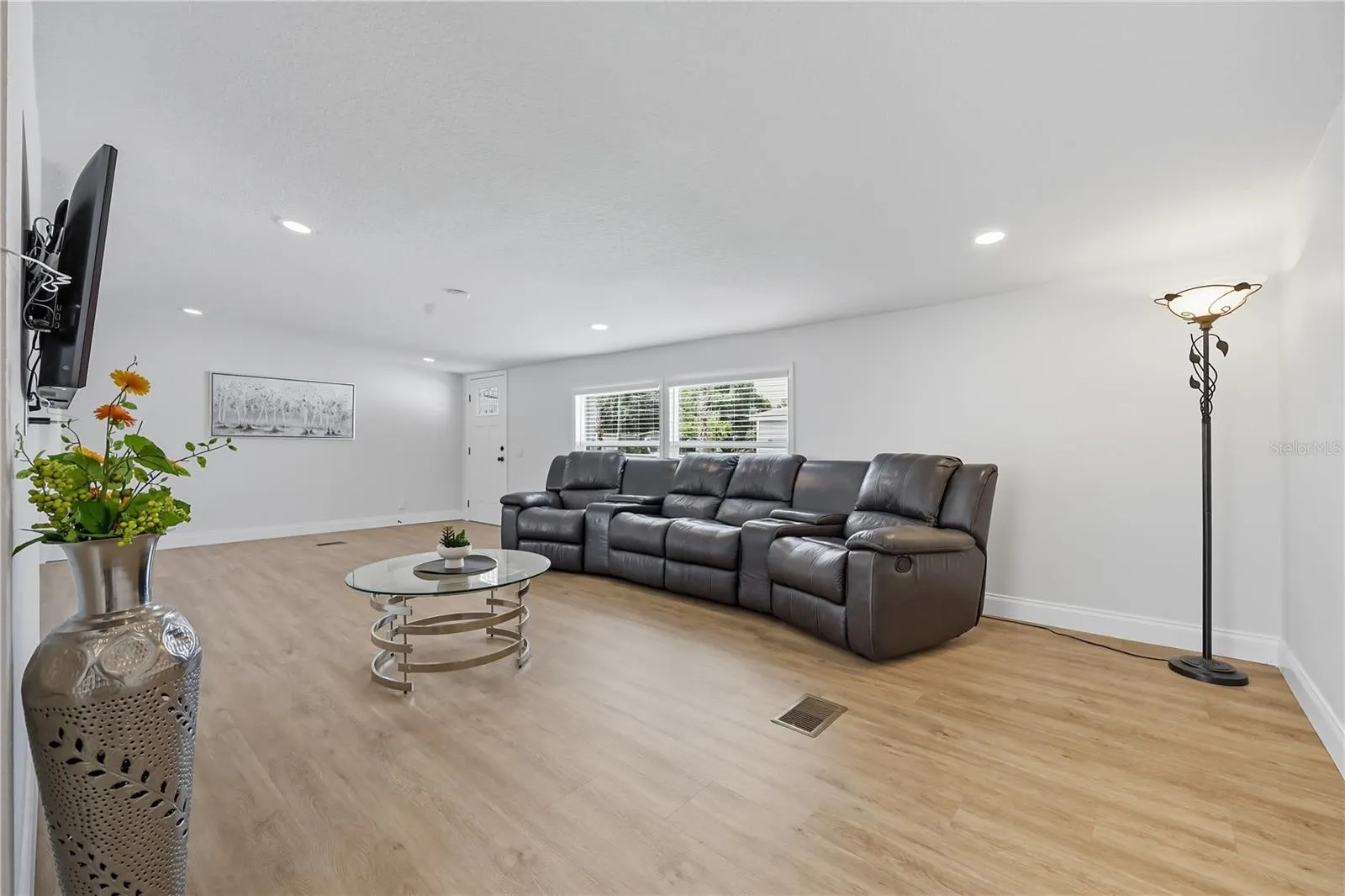 4607 DUNKELD AVE