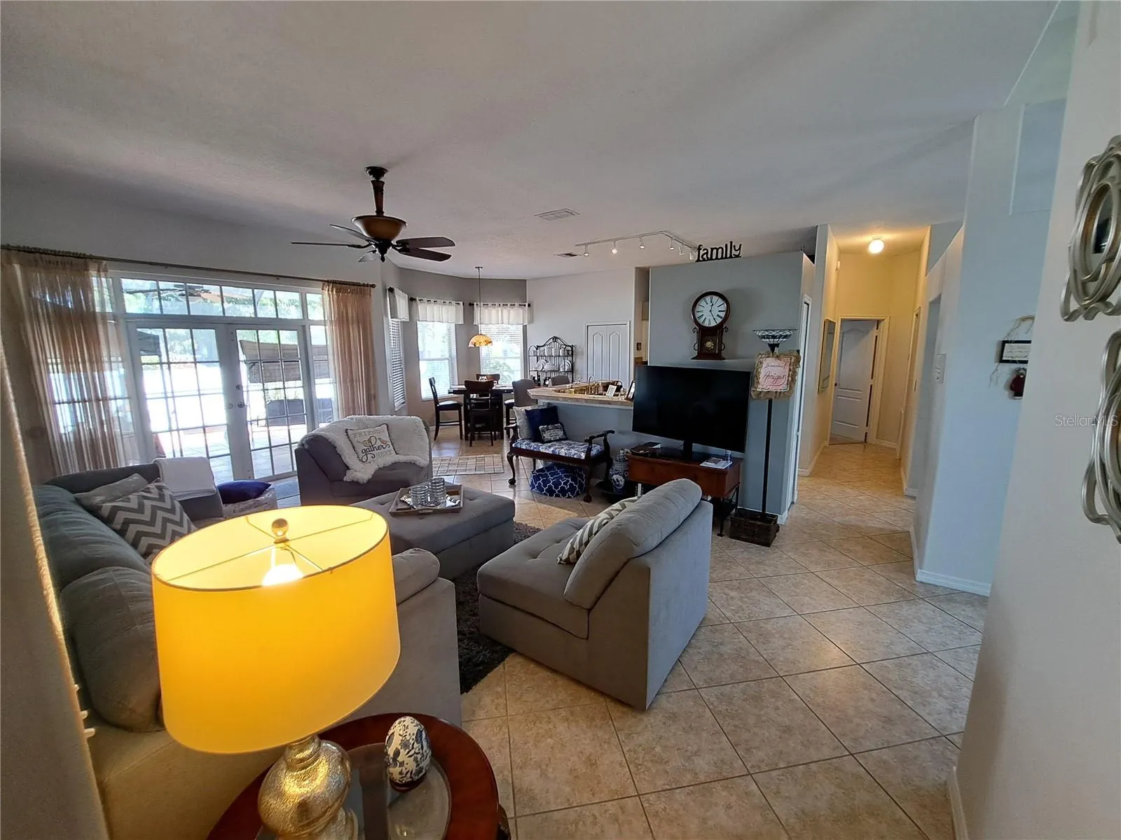 2863 MIDDLETON CIR