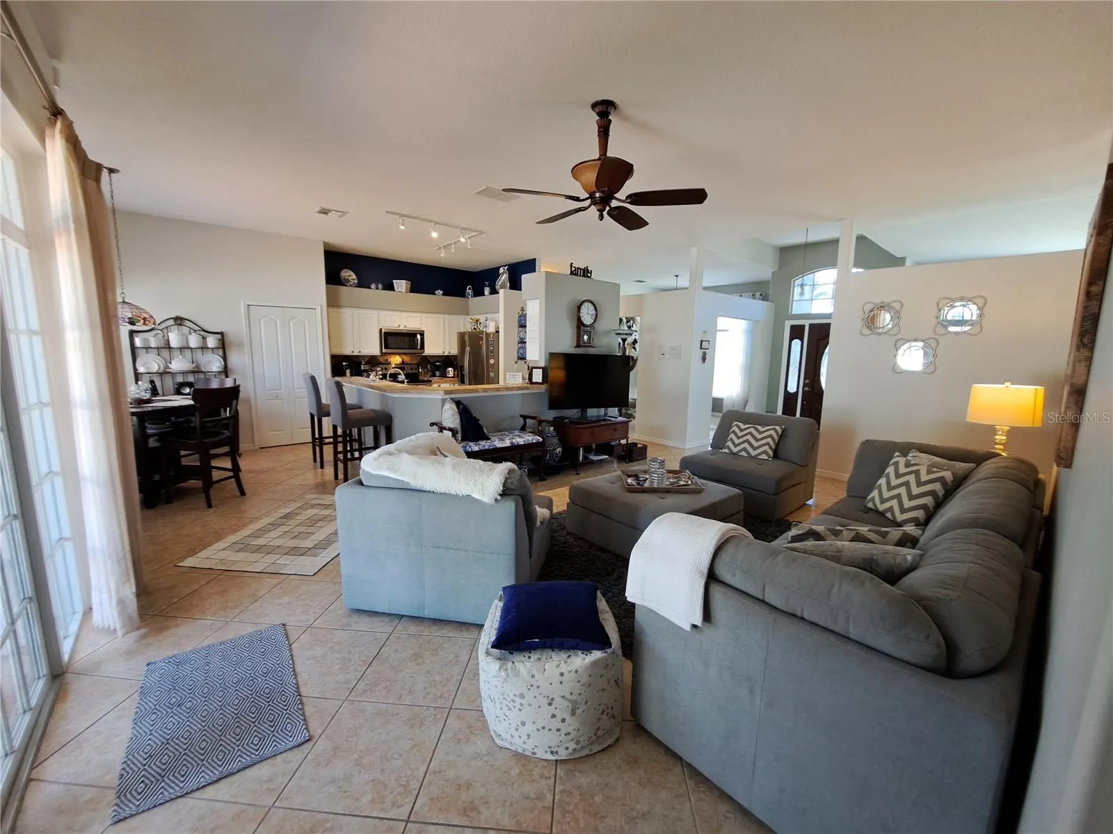 2863 MIDDLETON CIR