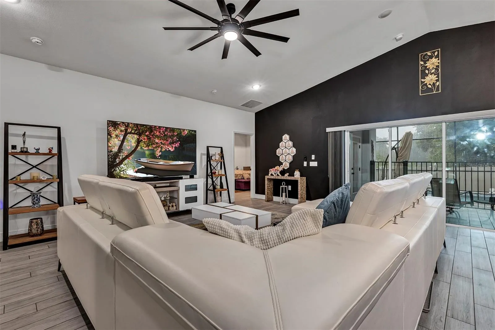 379 VILLA SORRENTO CIR