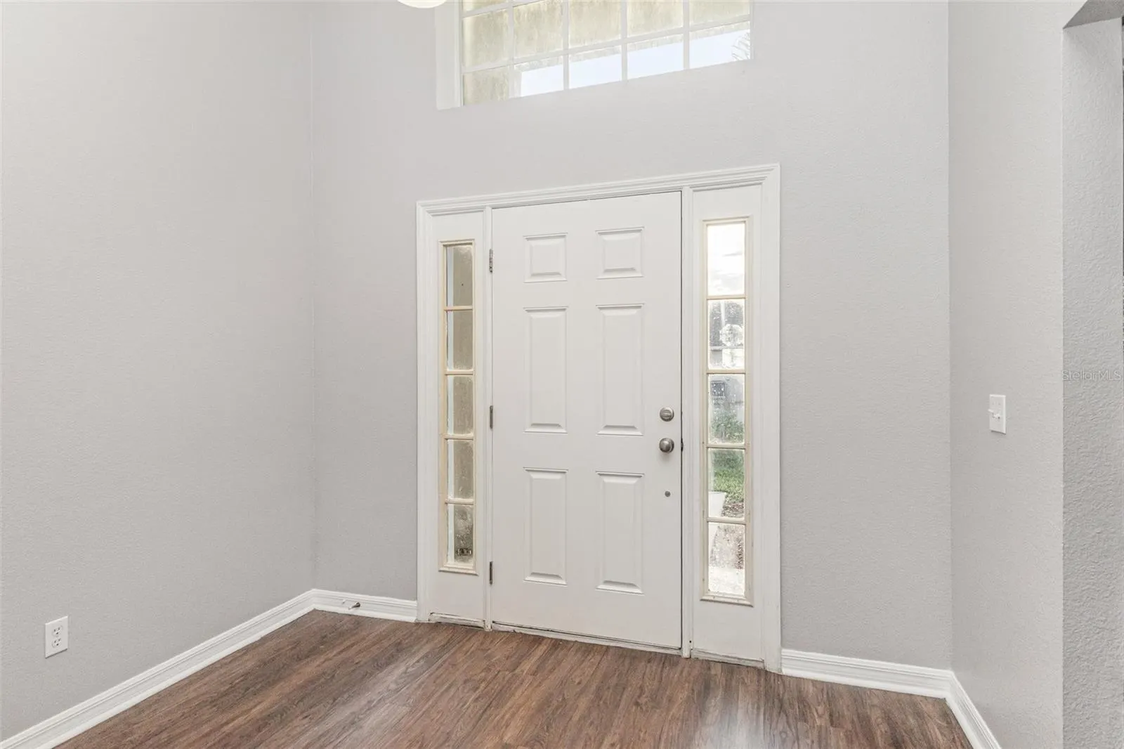 204 SILVER PALMS CIR