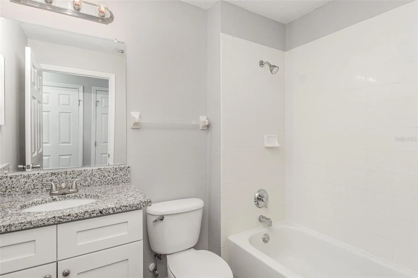 204 SILVER PALMS CIR
