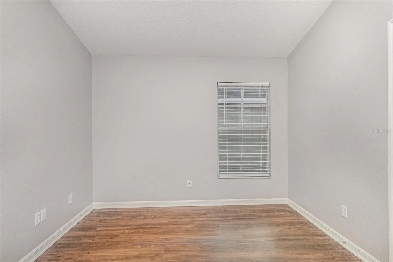 204 SILVER PALMS CIR