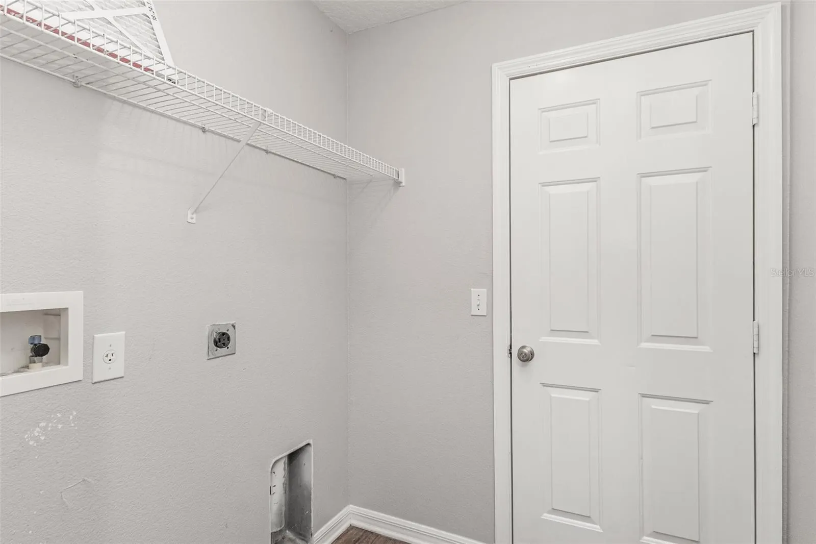 204 SILVER PALMS CIR