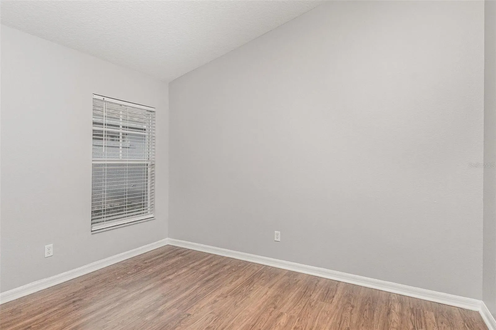 204 SILVER PALMS CIR