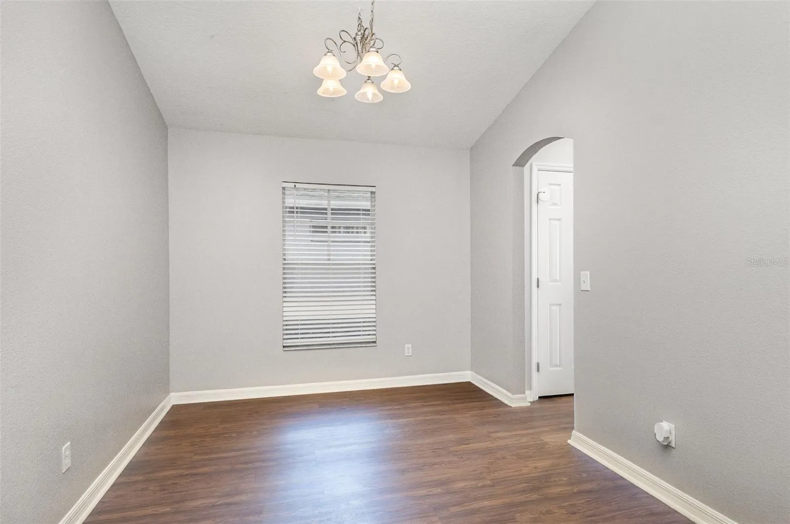 204 SILVER PALMS CIR