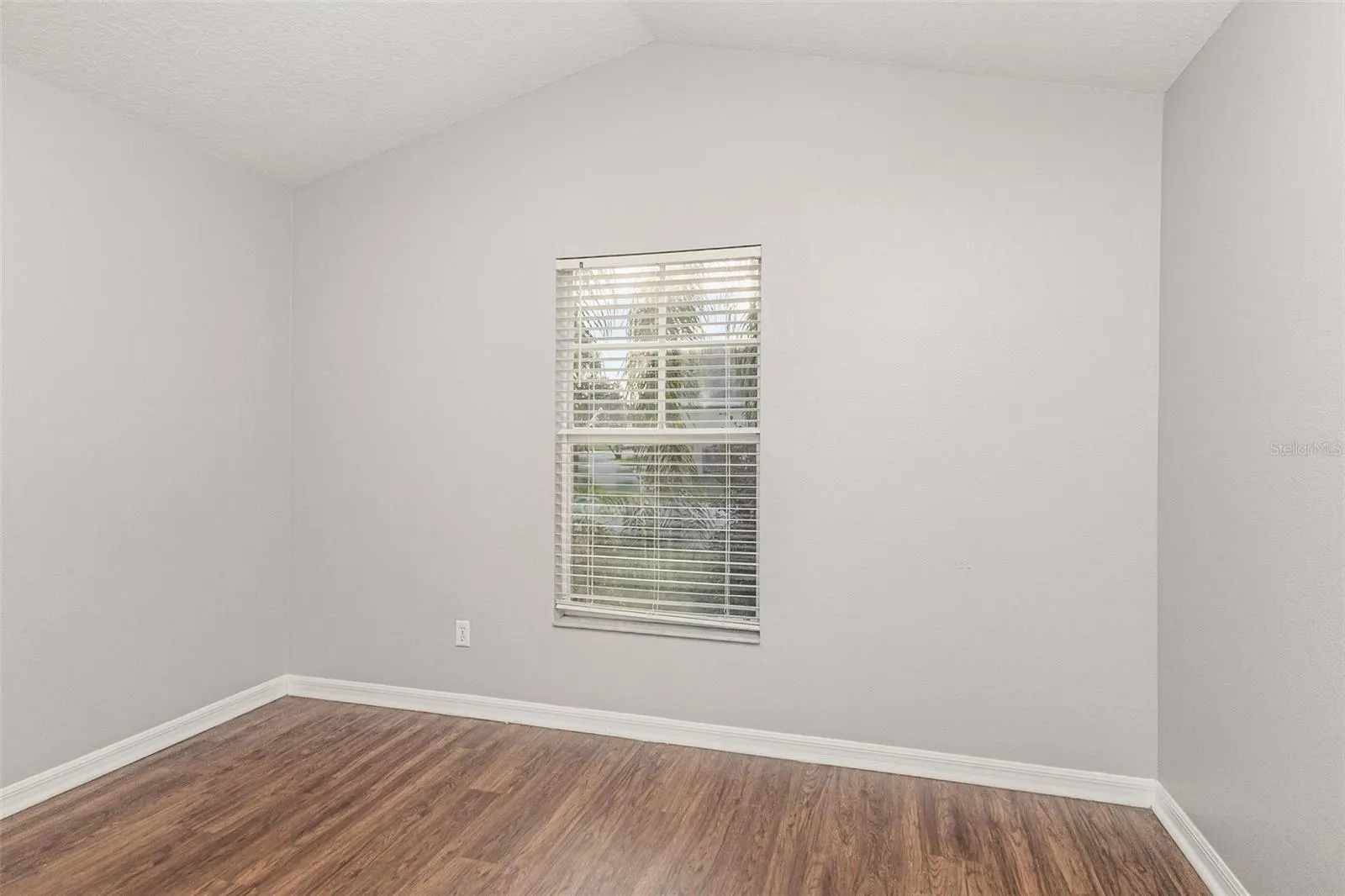 204 SILVER PALMS CIR