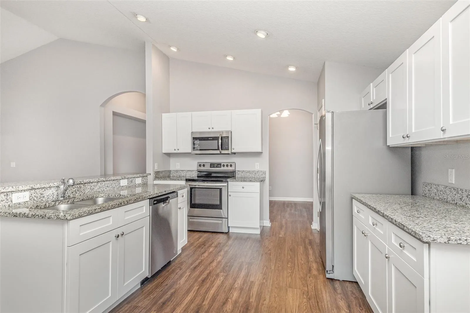 204 SILVER PALMS CIR