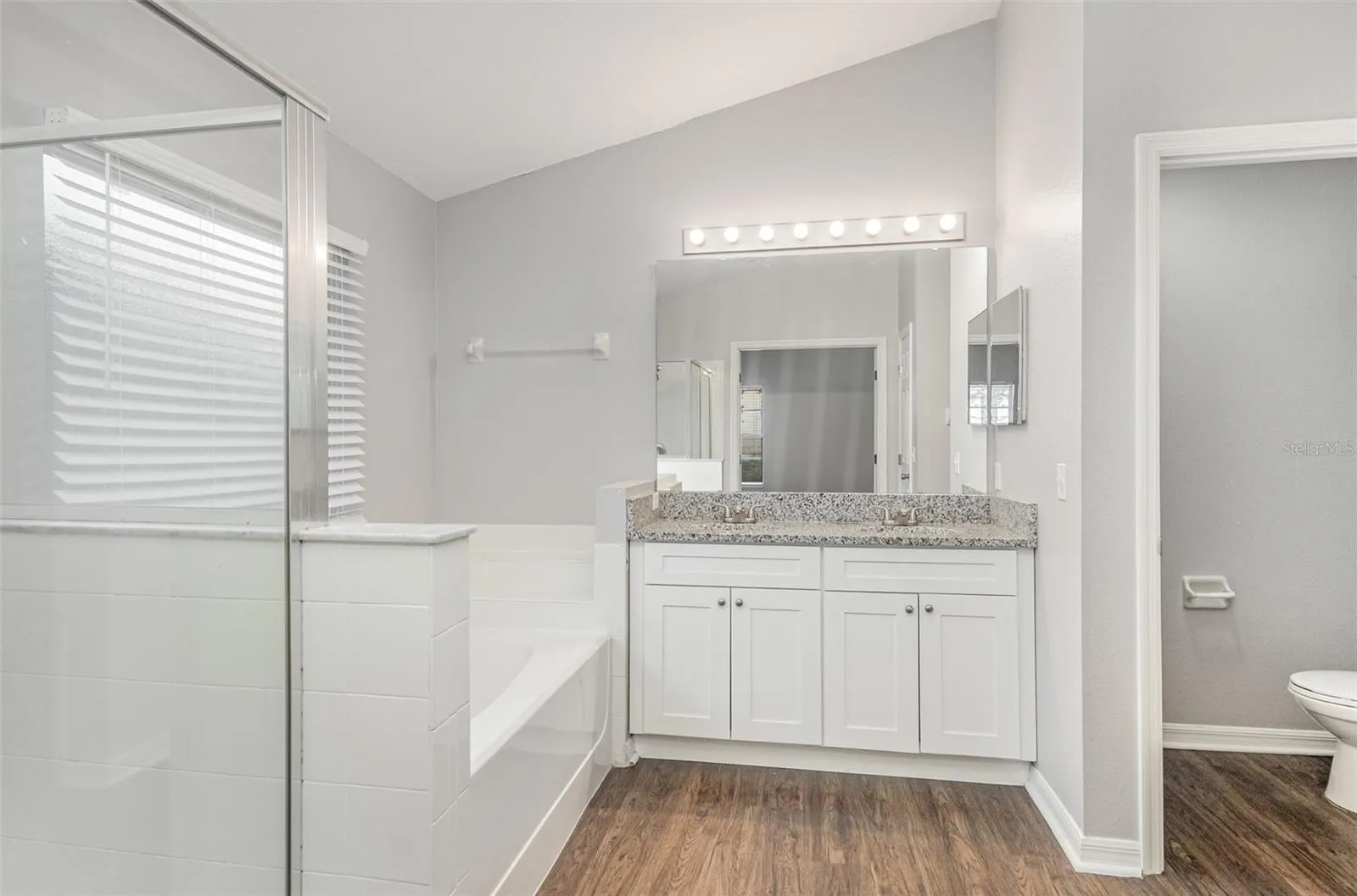 204 SILVER PALMS CIR