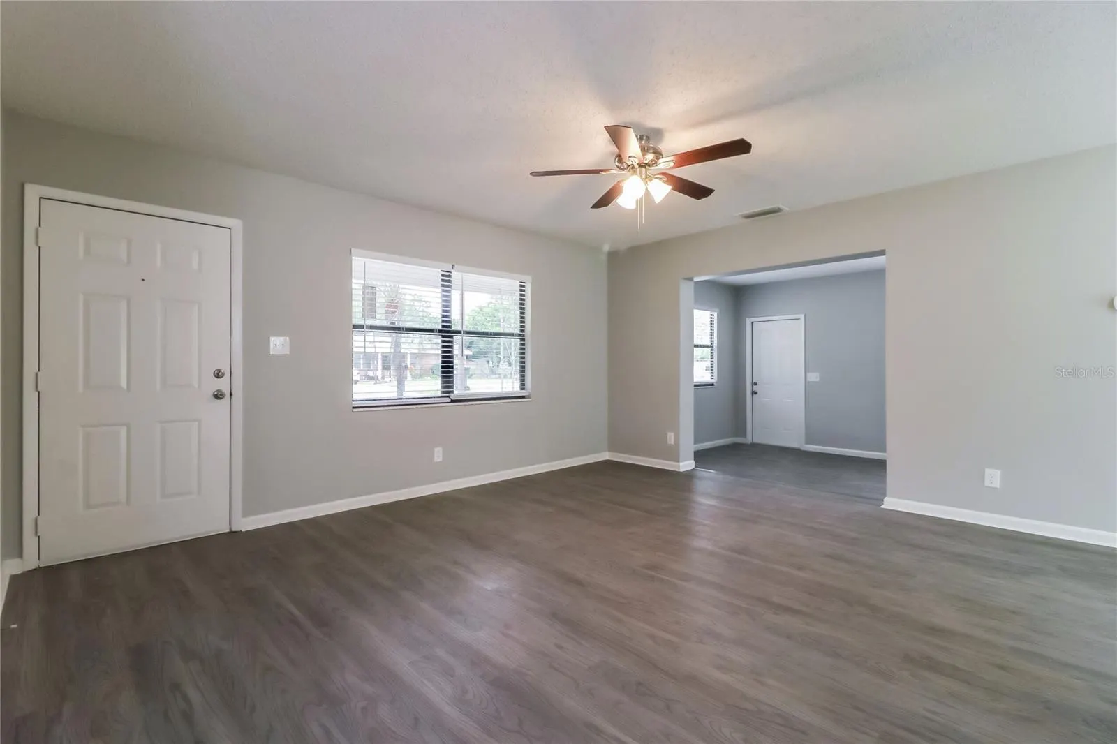 8911 NAVAJO AVE