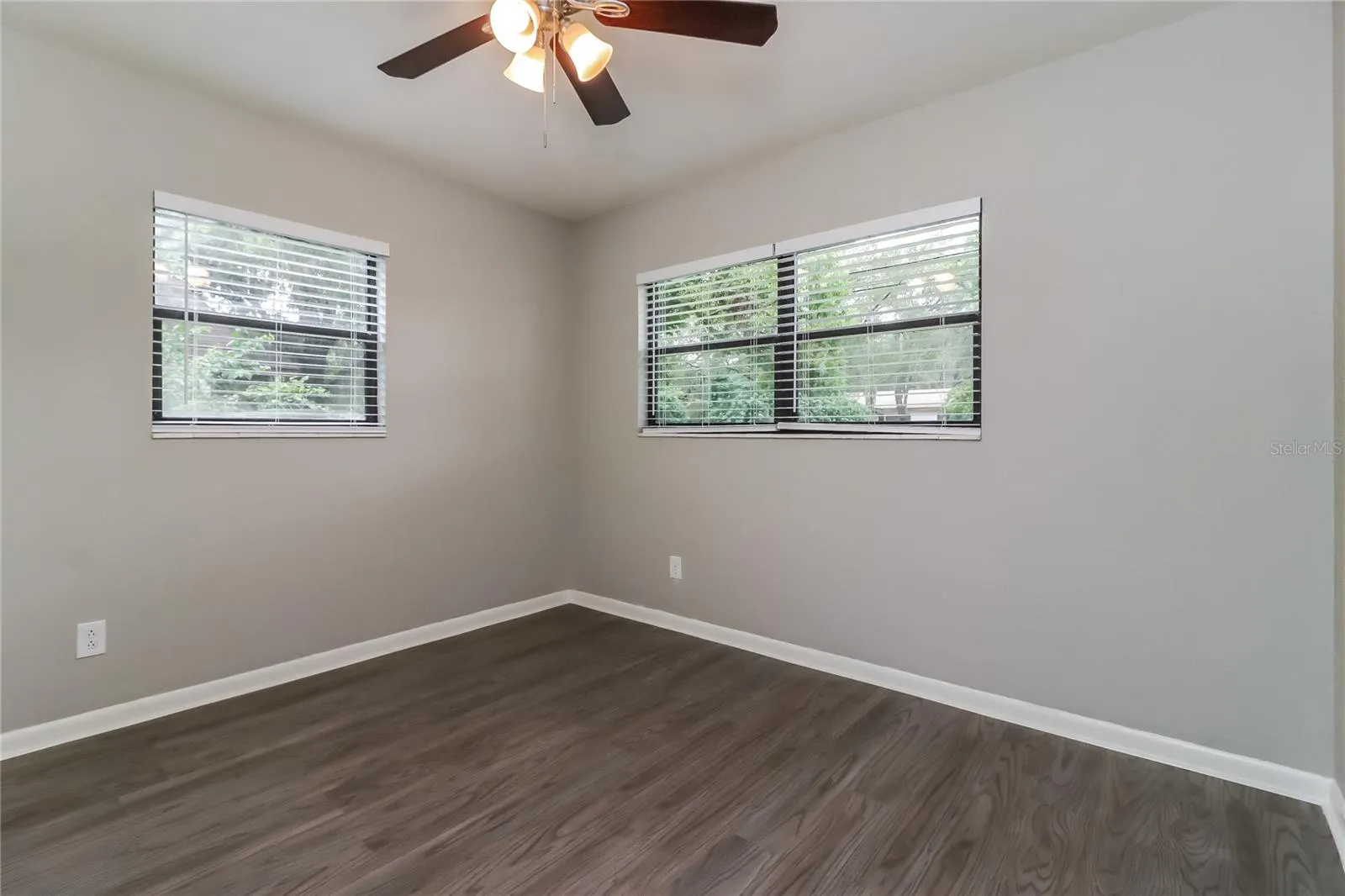 8911 NAVAJO AVE