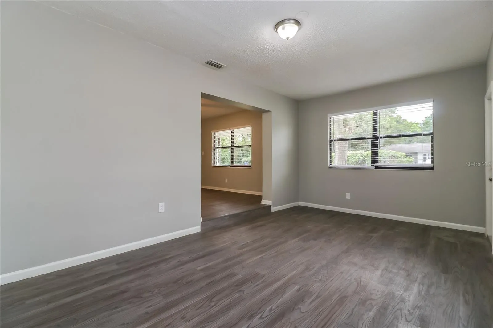 8911 NAVAJO AVE