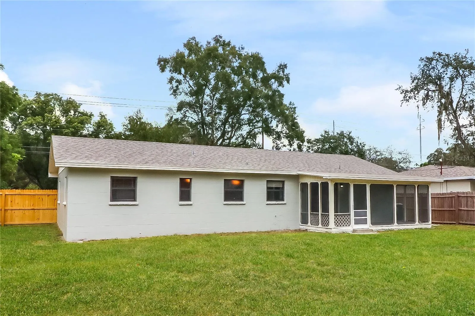 8911 NAVAJO AVE