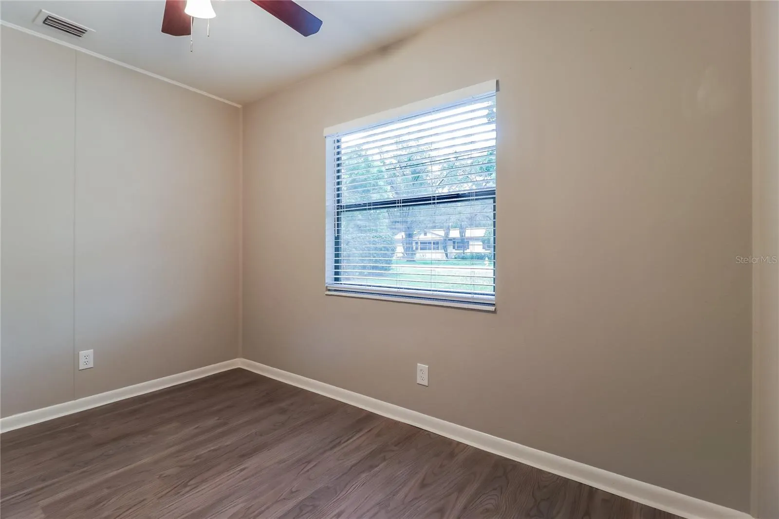8911 NAVAJO AVE