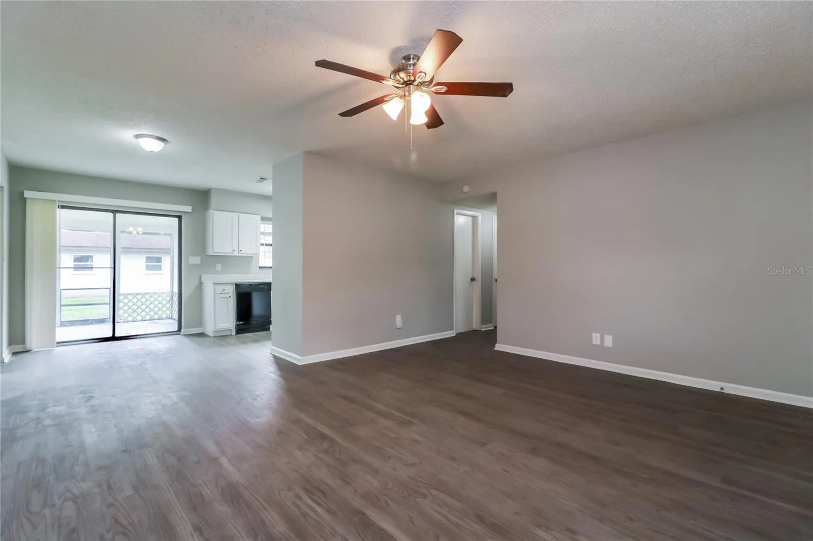8911 NAVAJO AVE