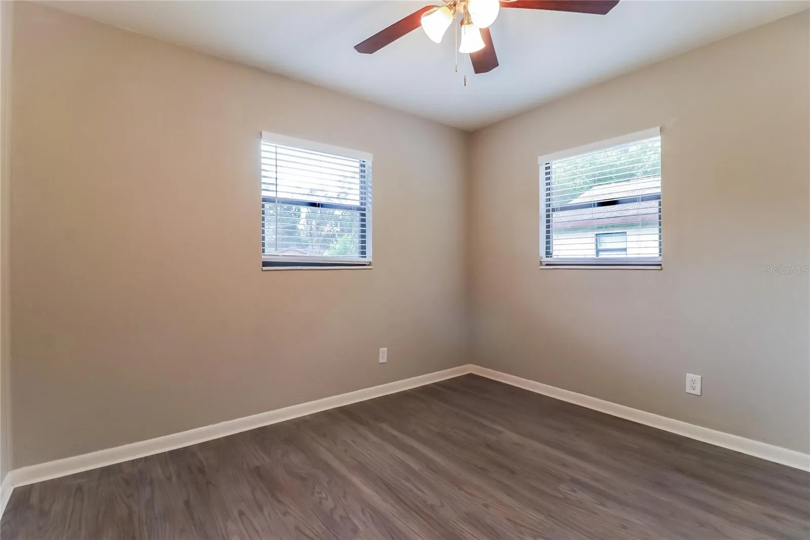 8911 NAVAJO AVE