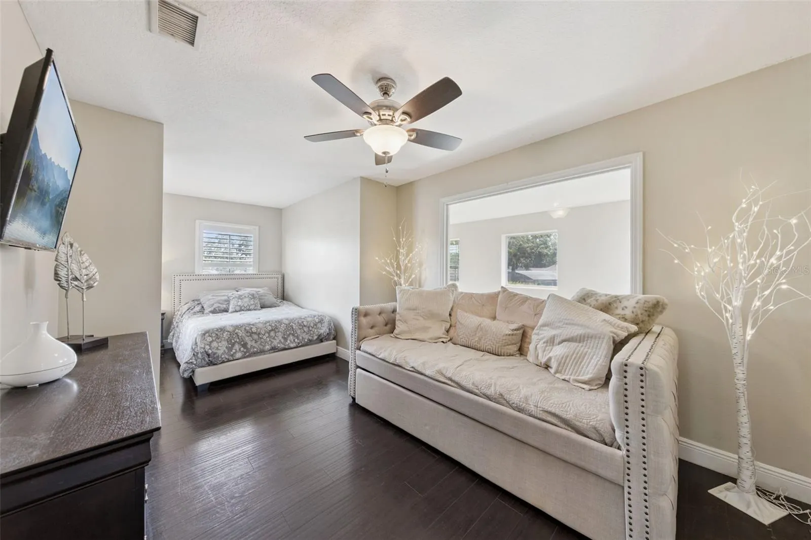 3057 ZAHARIAS DR