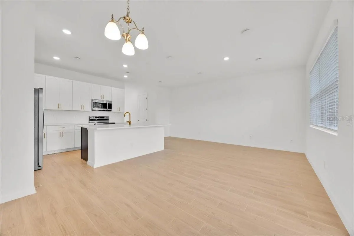 848 LONGBOAT DR