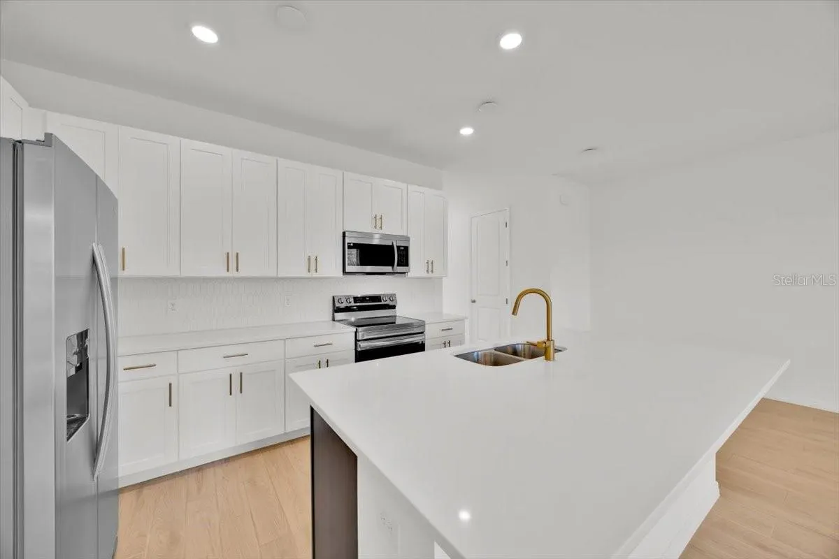 848 LONGBOAT DR