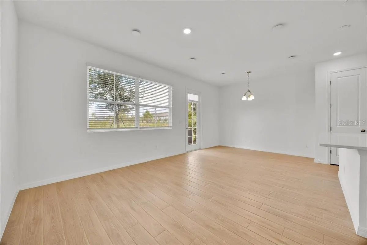 848 LONGBOAT DR