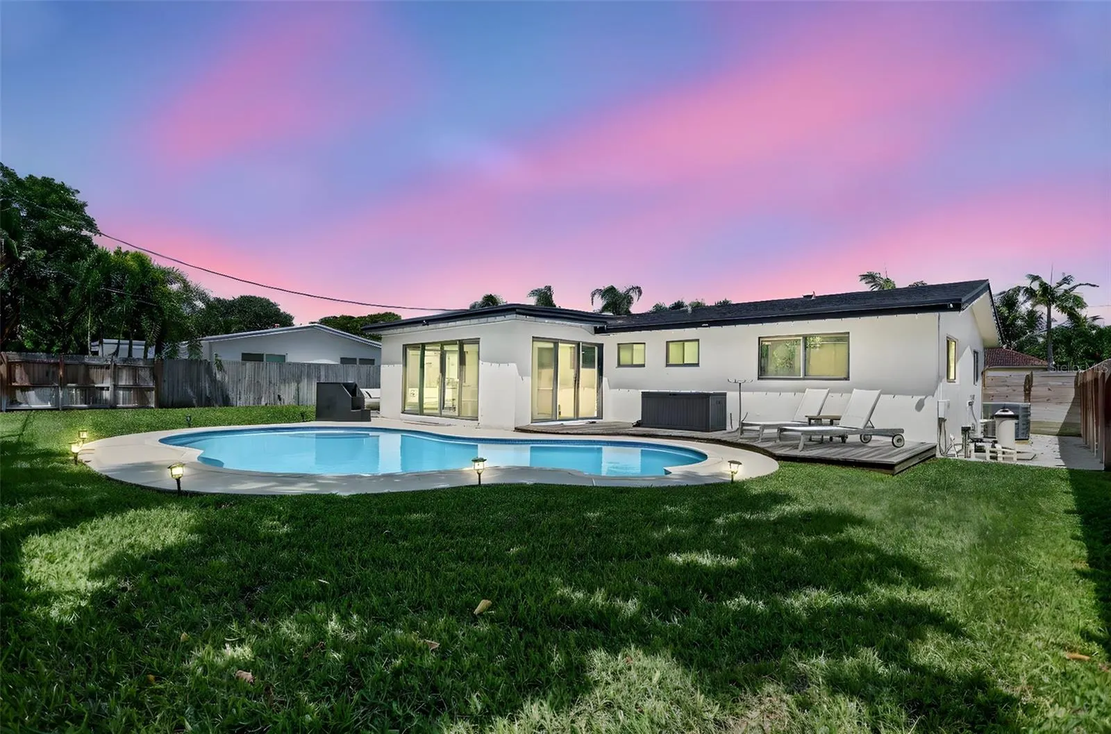 906 SE 13TH CT