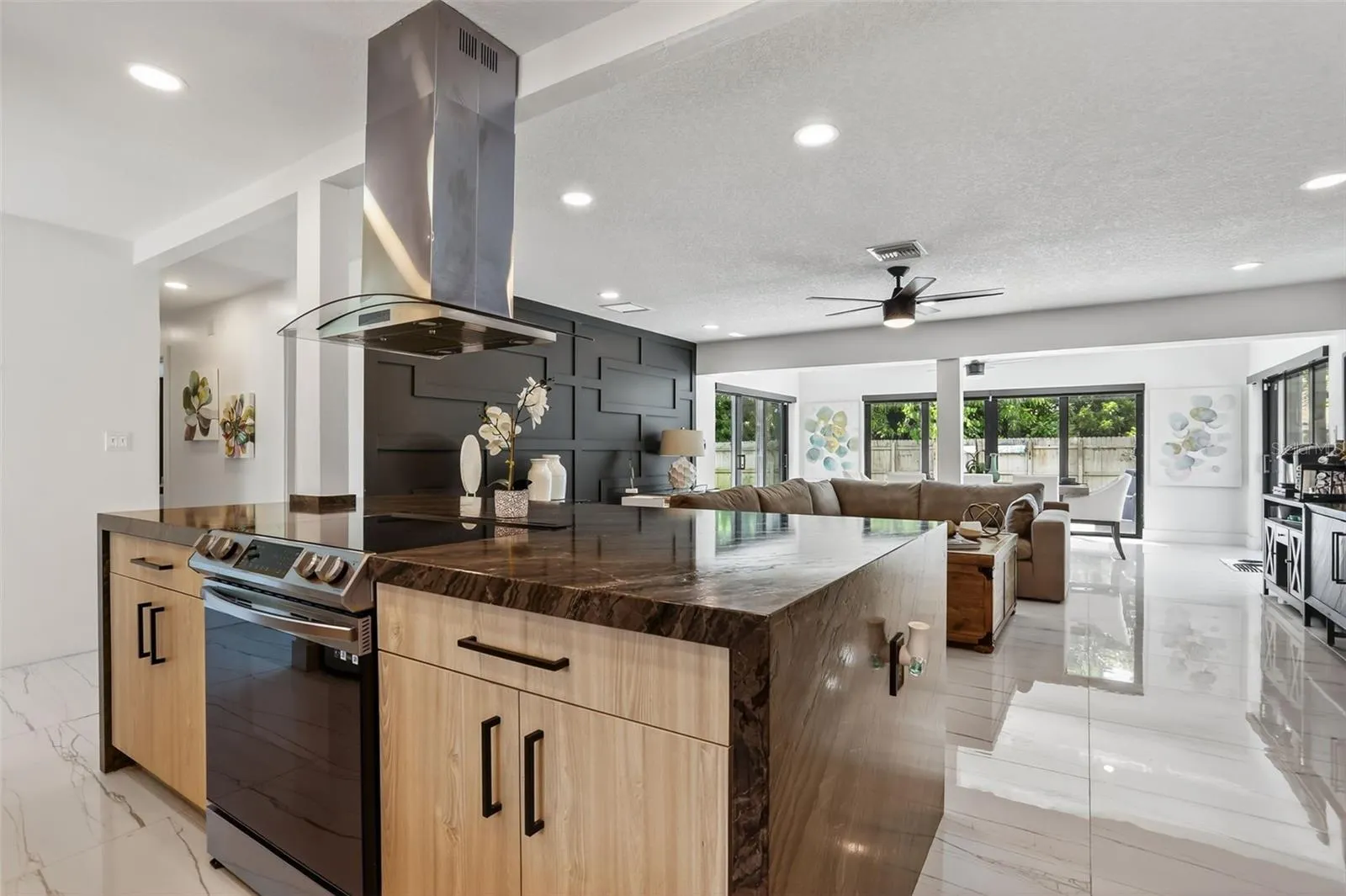 906 SE 13TH CT