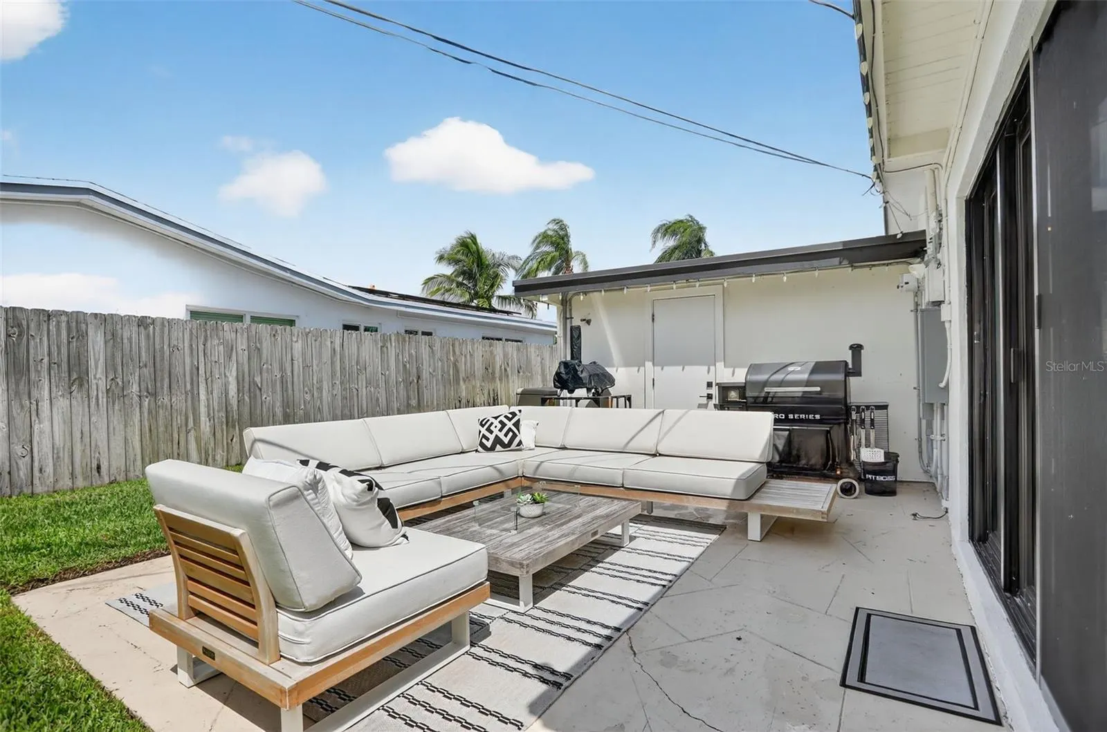 906 SE 13TH CT