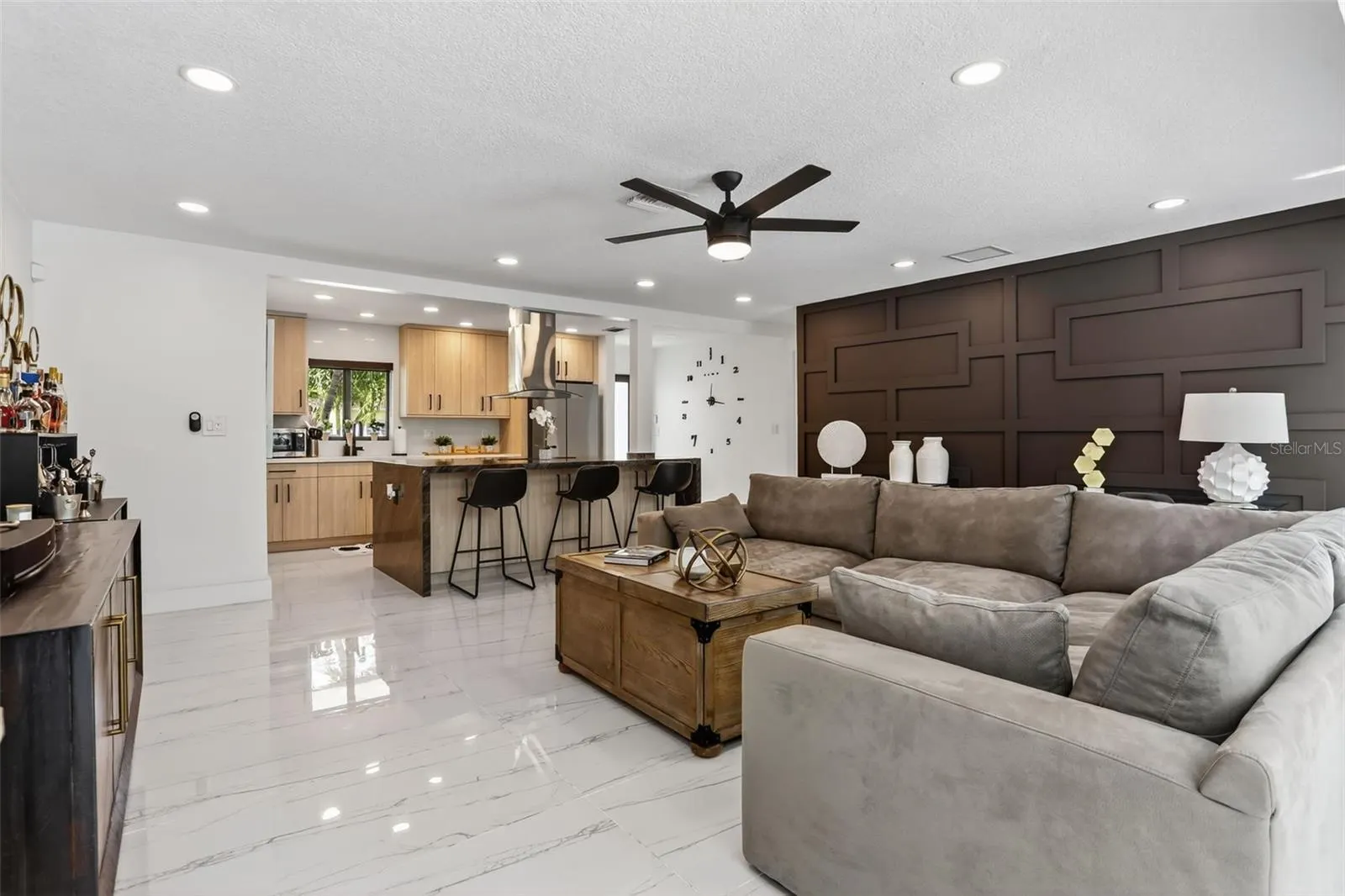 906 SE 13TH CT