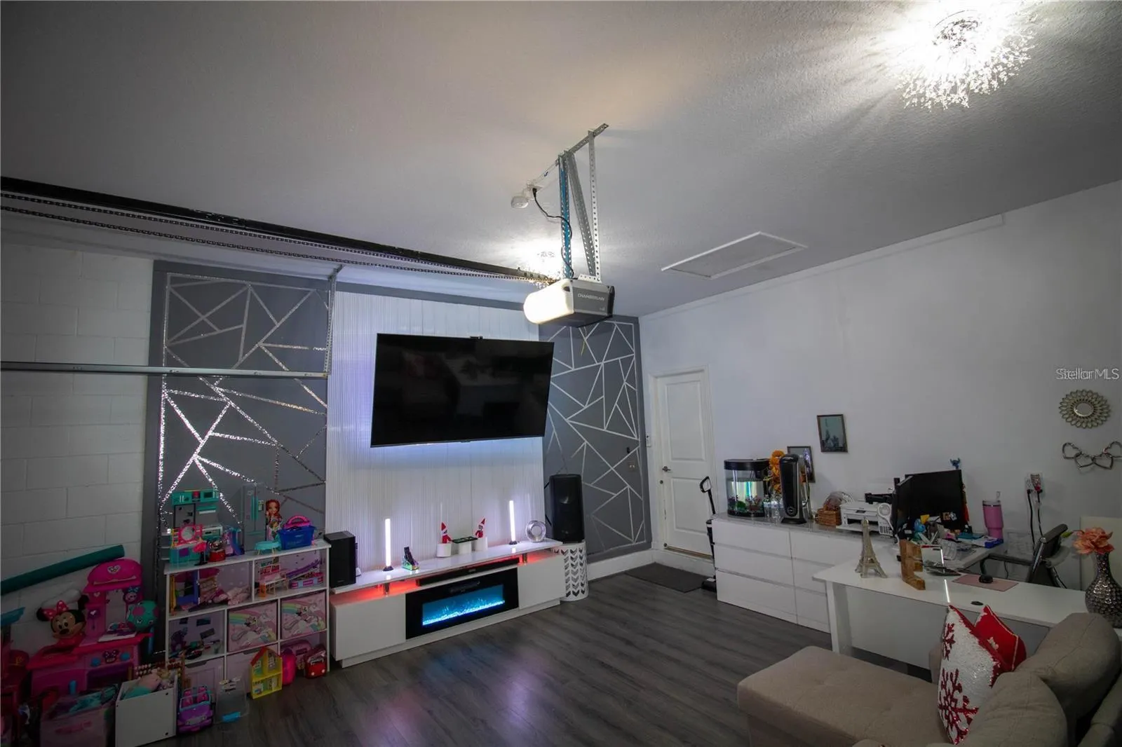 881 ORCHID GROVE BLVD