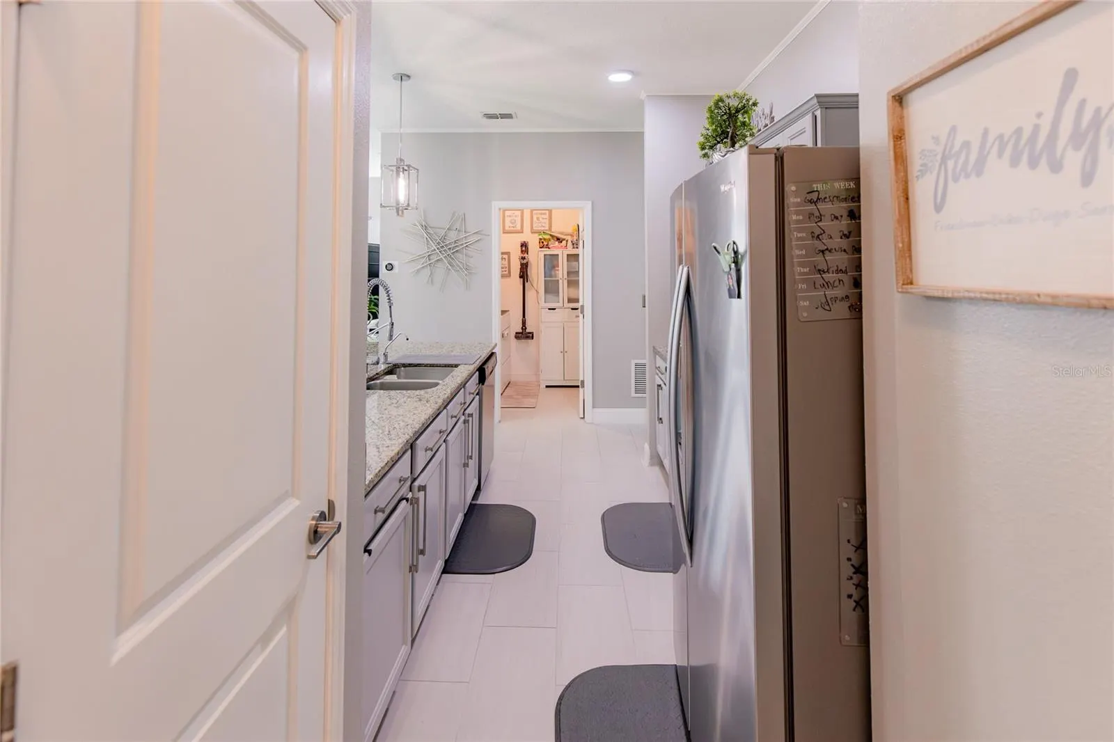 881 ORCHID GROVE BLVD