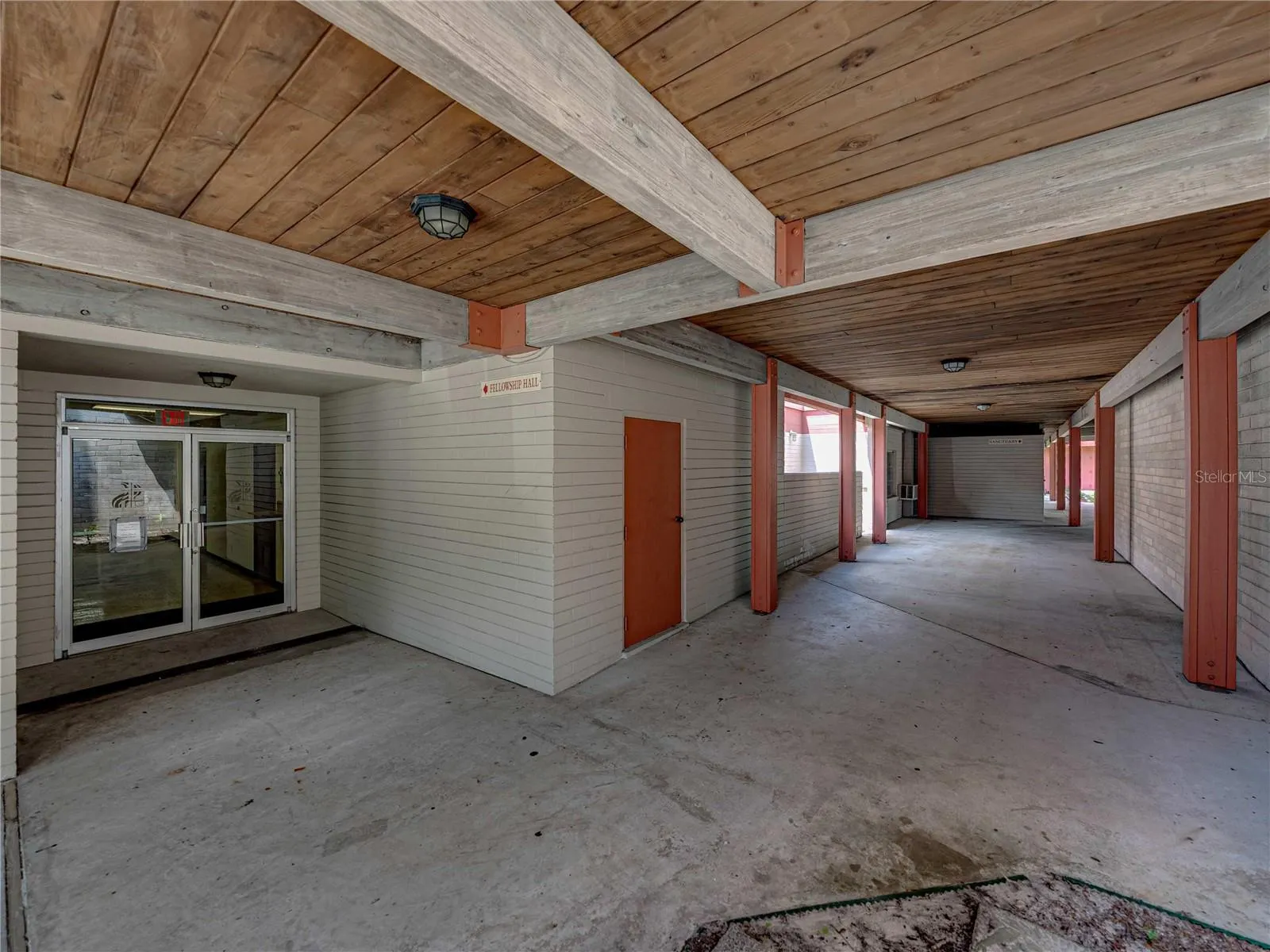 211 EASTON DR